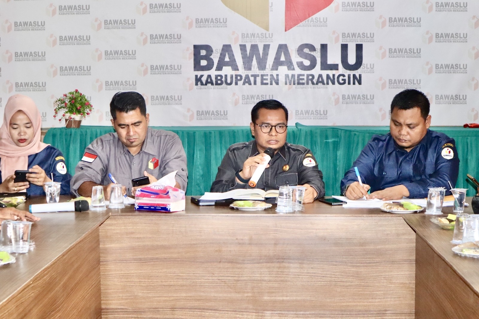 Ketua Bawaslu Himun Zuhri bersama Anggota Bawaslu Merangin