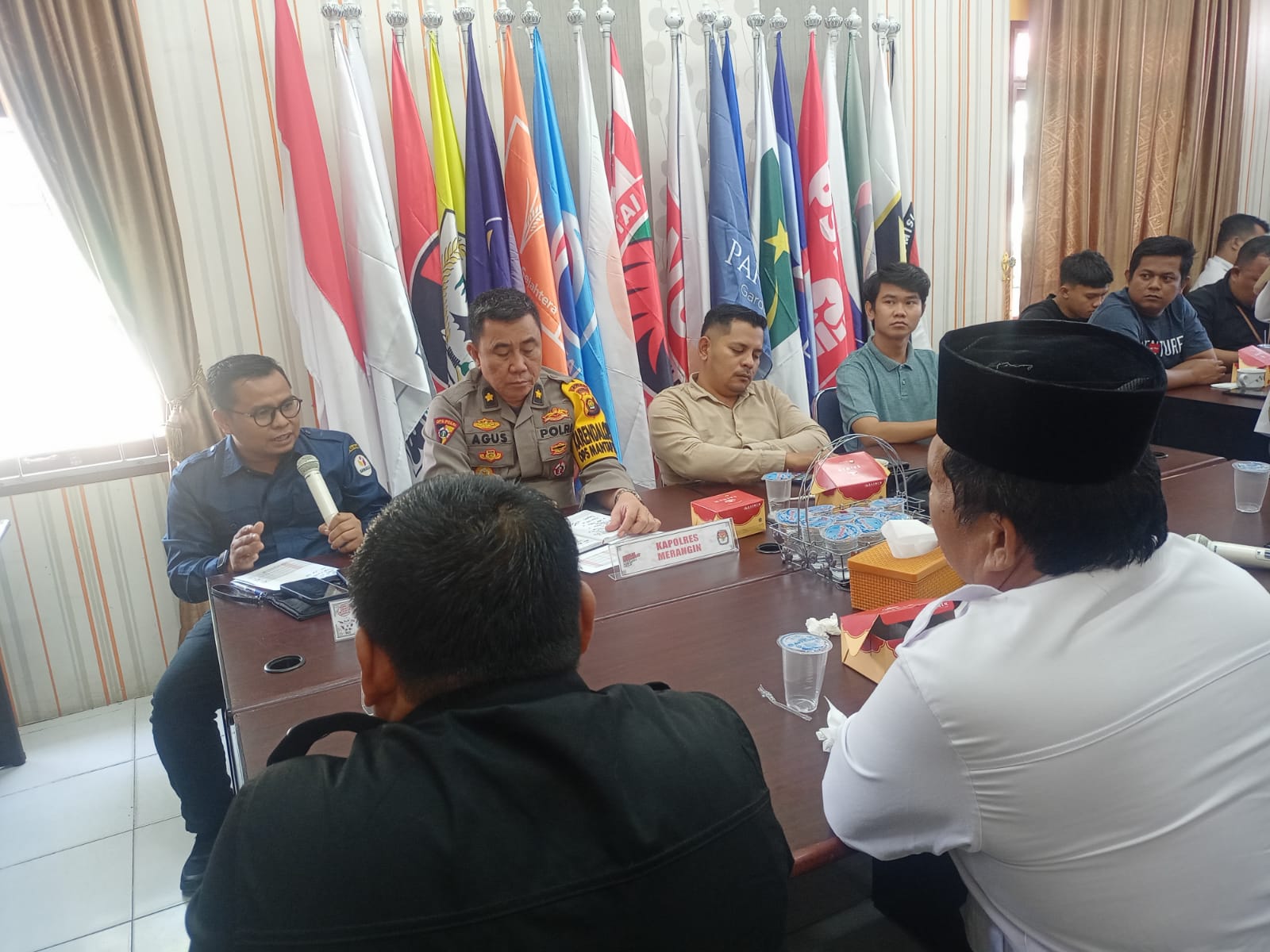 Ketua Bawaslu Merangin Himun Zuhri saat menyampaikan pendapatnya di saat rakor 