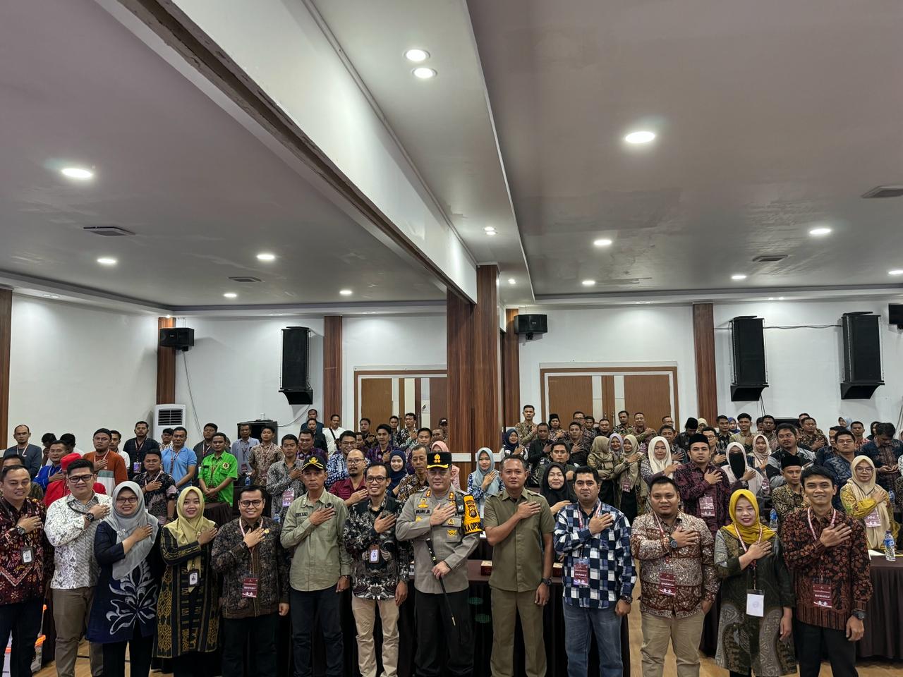 Foto Bersama Bawaslu Merangin beserta Peserta Kegiatan Rapat Pleno Rekapitulasi