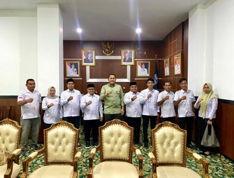 Foto Bersama Bupati Merangin Bapak Muhammad Syukur dan Ketua dan Anggota Bawaslu Kabupaten Merangin 